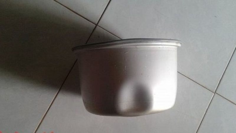 Đáy nồi bị móp